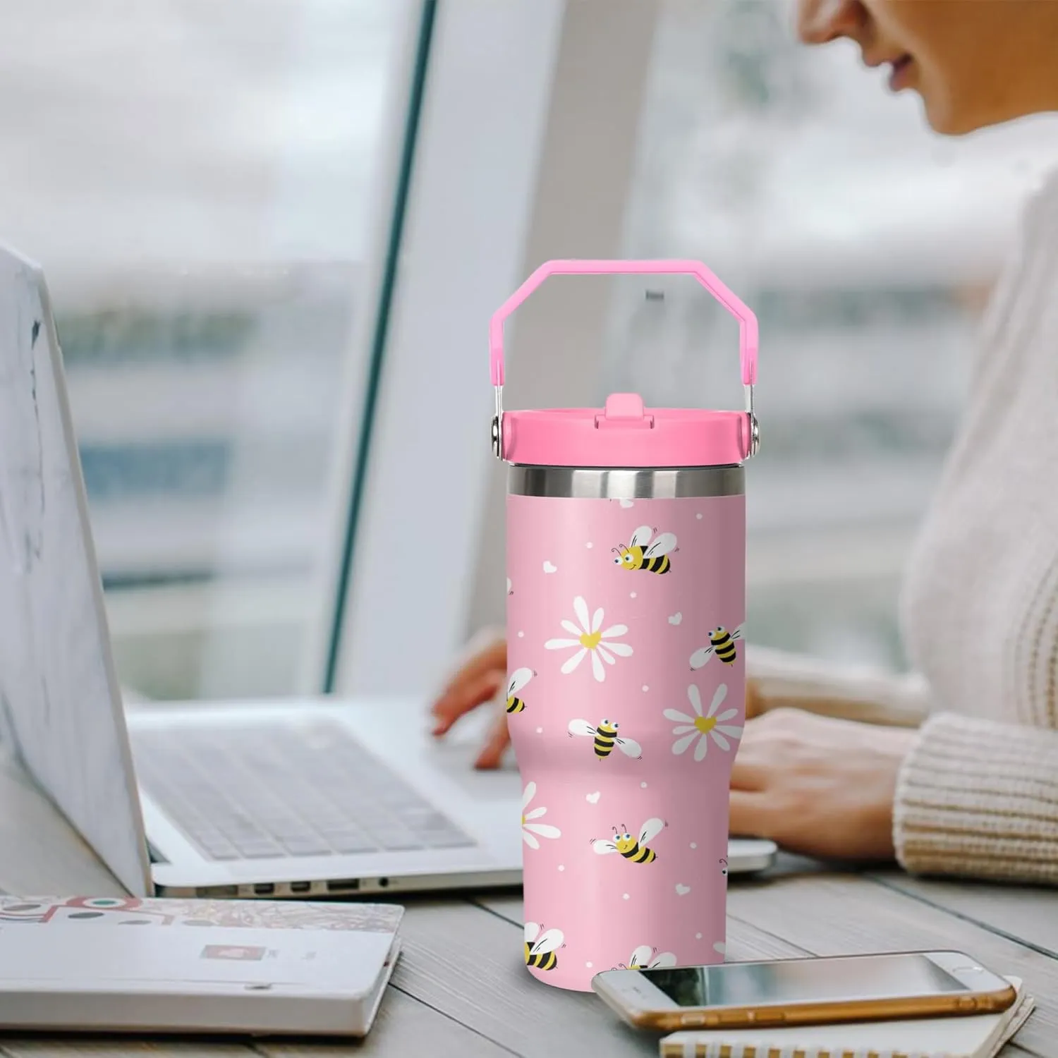 Bee Tumbler with Handle and Flip Straw for Women Men, 30oz Daisy Stainless Steel Insulated Cup, Water Bottle Travel Coffee Mug,Gifts for Animal Lovers