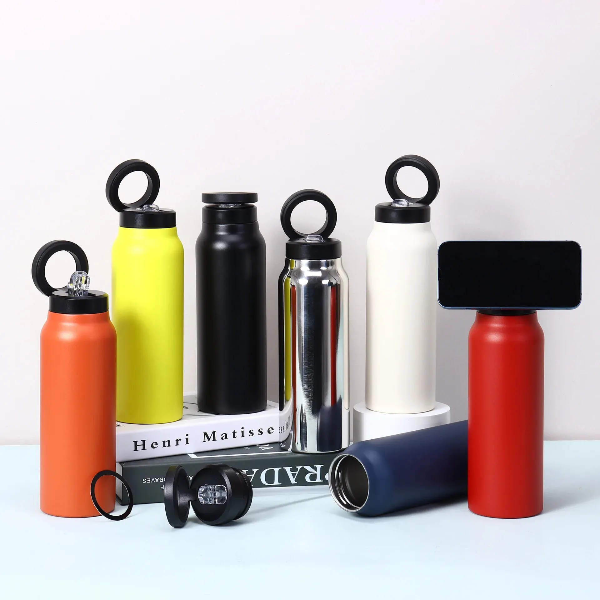 HydraConnect Insulated Water Bottle with Magnetic Phone Mount