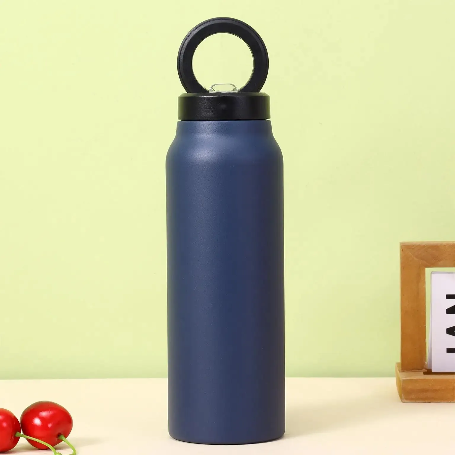 HydraConnect Insulated Water Bottle with Magnetic Phone Mount