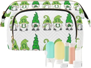 St Patrick Day Gnomes with Green Shamrock Clovers Leaves on White Women Cosmetic Bag Makeup Bag Stylish Trip Beauty Bag Travel Toiletry Bag with Bottle Organizer 10.2 x 5.9 x 6.7 inch