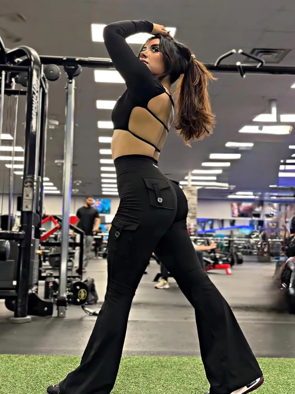 YEOREO Women Workout Flare Leggings with Pockets Hidden Scrunch High Waisted Cargo Gym Yoga No Front Seam Leggings