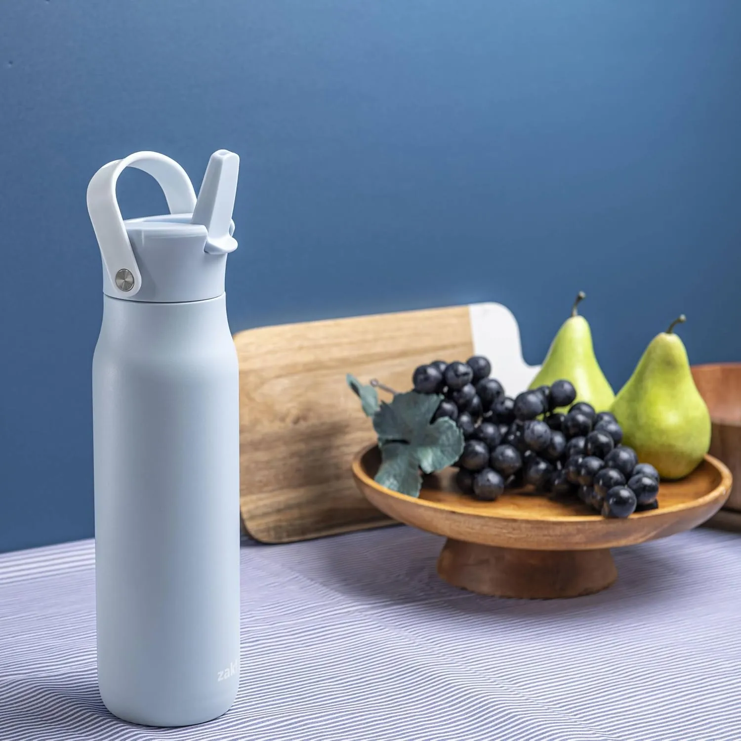 Zak Designs Harmony Water Bottle for Travel or At Home, 32oz Stainless Steel is Leak-Proof When Closed and Vacuum Insulated with Straw Lid and Carry Handle (Provence Blue)
